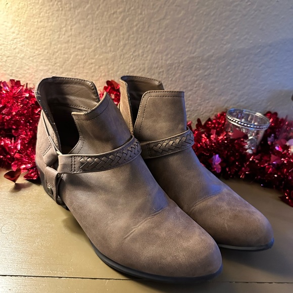 Booties - Picture 3 of 3